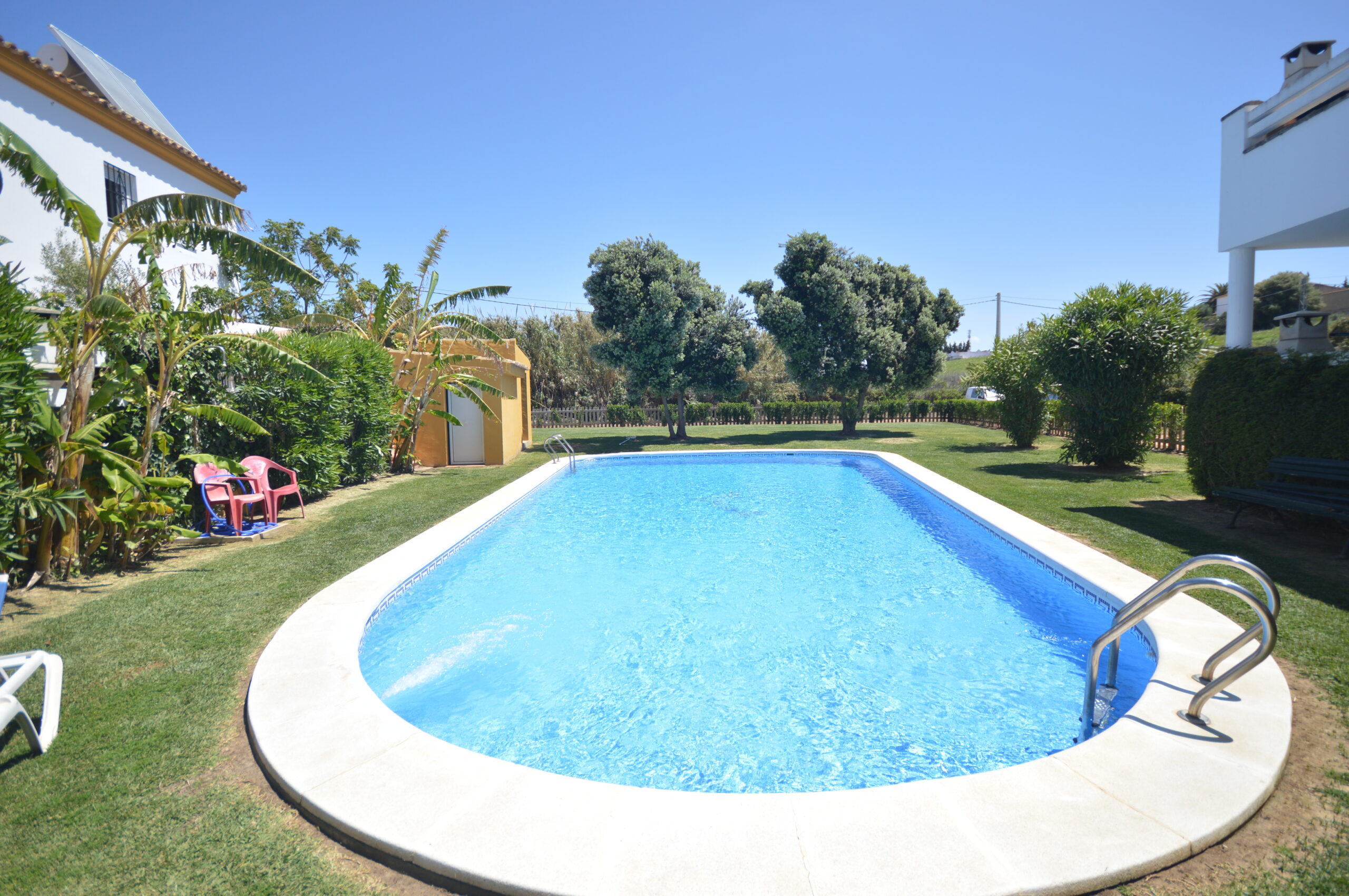 Fuente del Gallo Mirlo 1º dcha | Apartamentos con piscina compartida y barbacoa