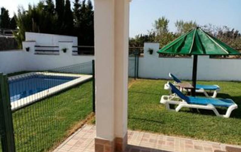 Villa Cuervi | Casa con jardín y piscina privada en Conil.