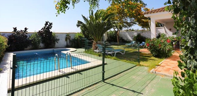 Pradillo 2 dcha |  Casa Conil con piscina y jardín cerca de la playa.