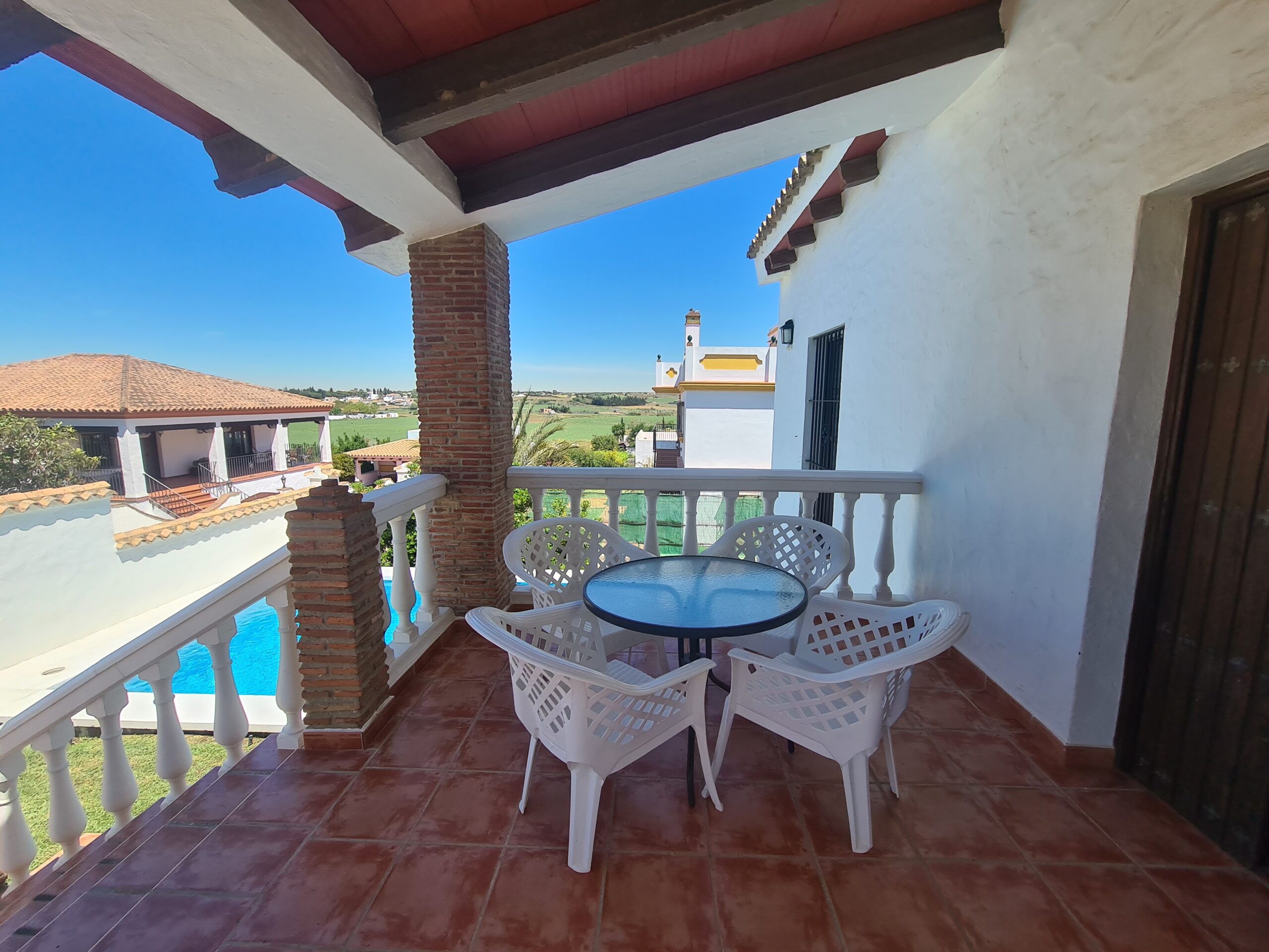 Casa Correa | Casa con piscina a 500 mts de la playa.