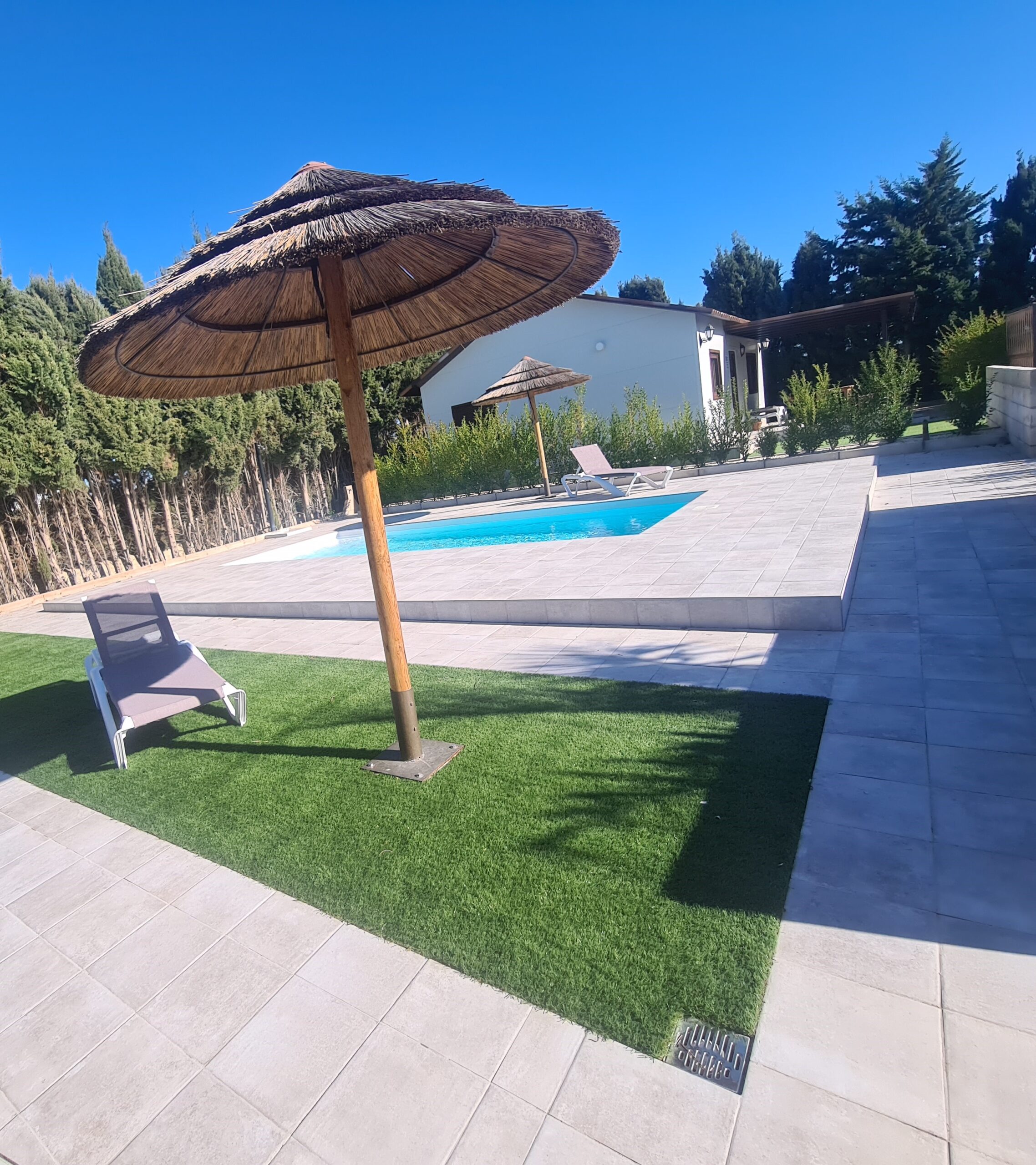 Casa Sena 2| Casa de dos habitaciones con jardín y piscina