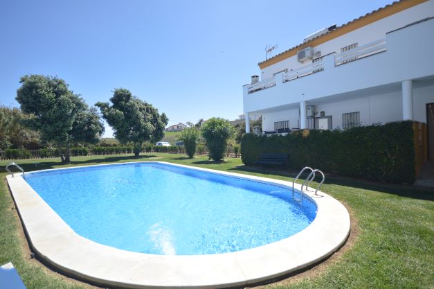 Fuente del Gallo Mirlo Bajo dcha | Apartamentos con piscina compartida y barbacoa